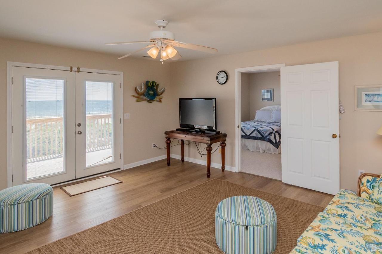 Katie Lou'S Place By Oak Island Accommodations Caswell Beach Exterior photo