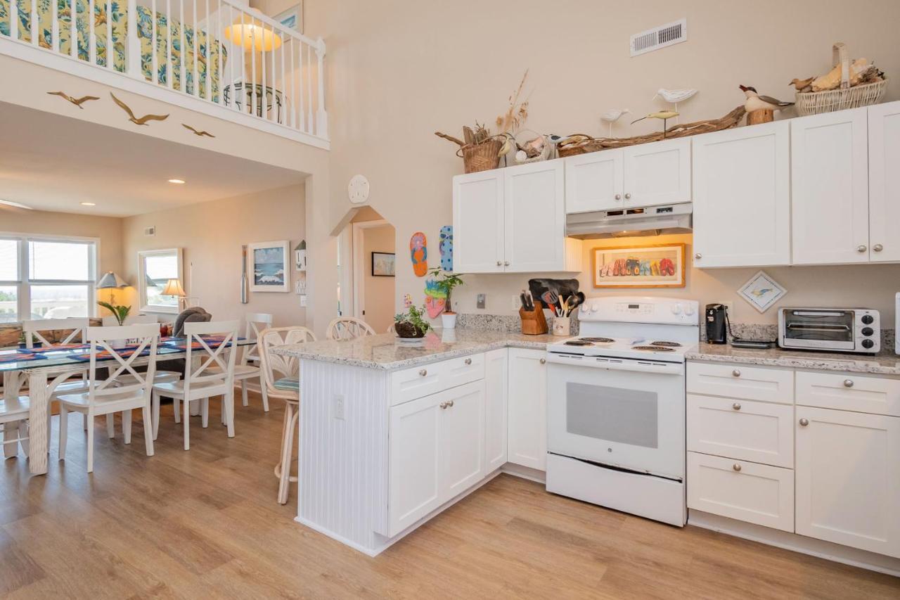 Katie Lou'S Place By Oak Island Accommodations Caswell Beach Exterior photo
