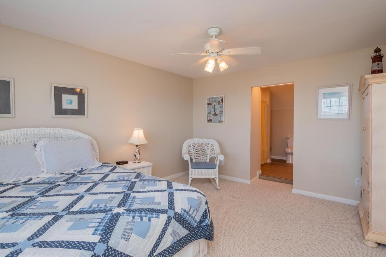 Katie Lou'S Place By Oak Island Accommodations Caswell Beach Exterior photo