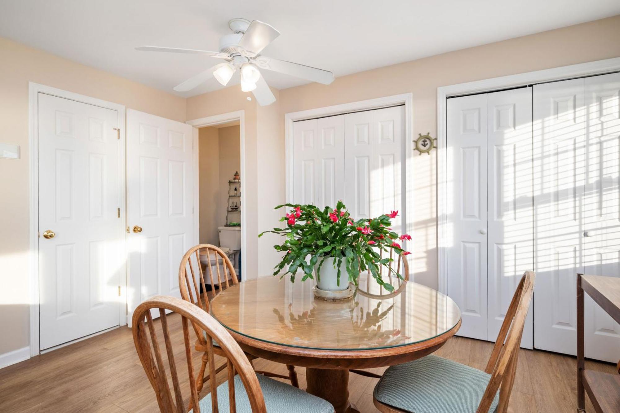 Katie Lou'S Place By Oak Island Accommodations Caswell Beach Exterior photo