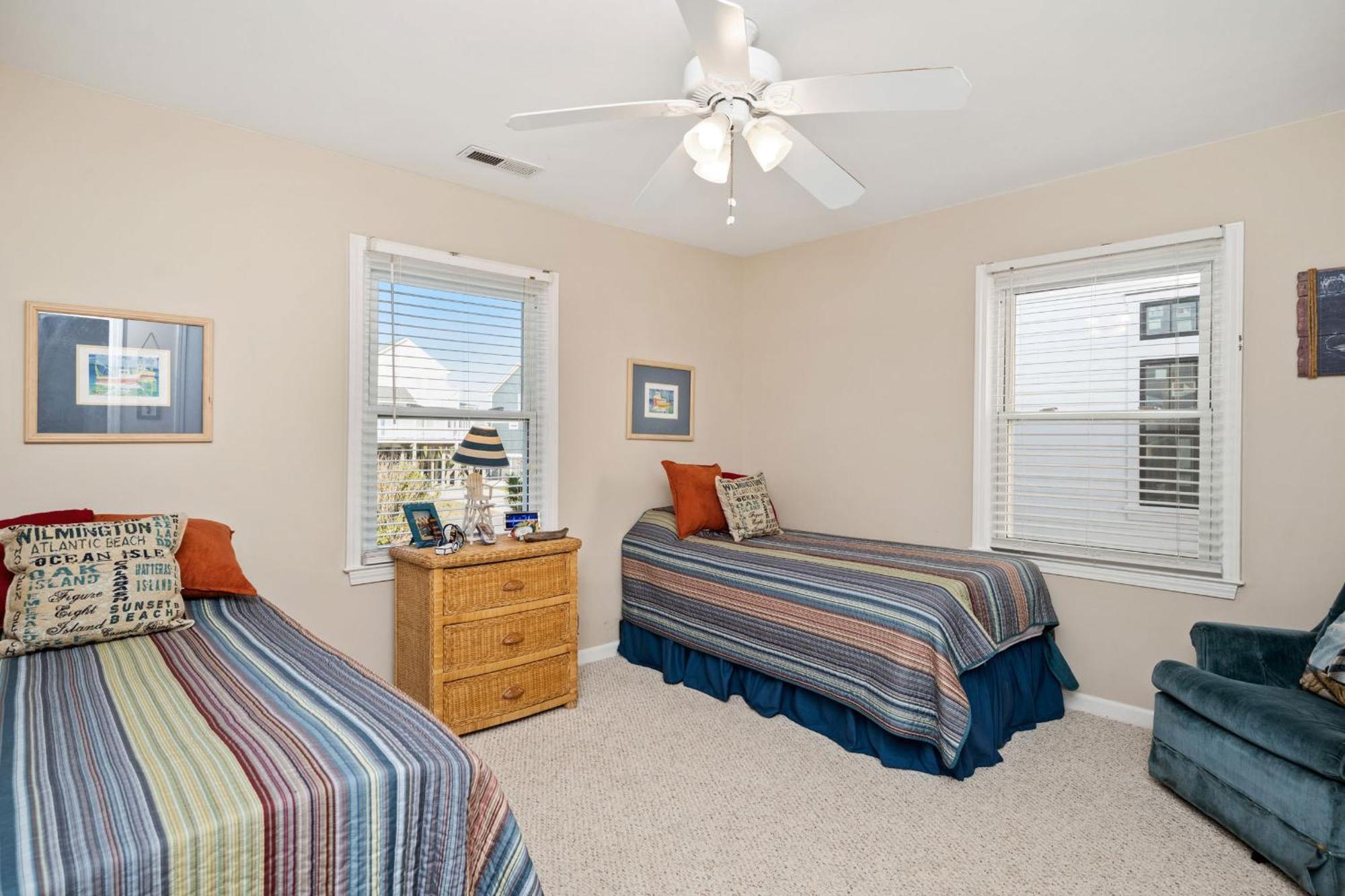 Katie Lou'S Place By Oak Island Accommodations Caswell Beach Exterior photo