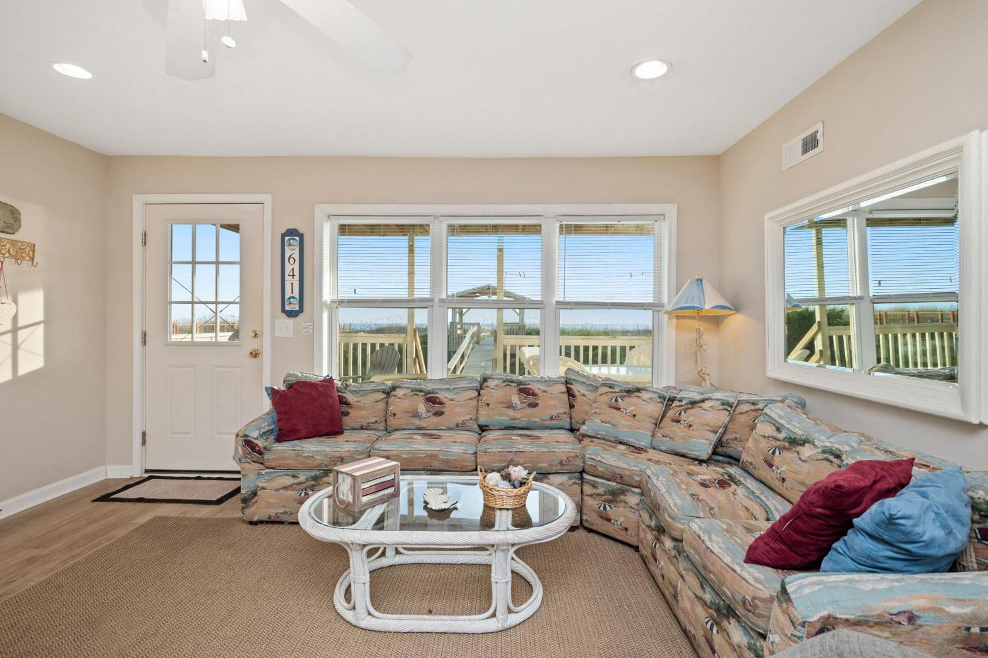 Katie Lou'S Place By Oak Island Accommodations Caswell Beach Exterior photo